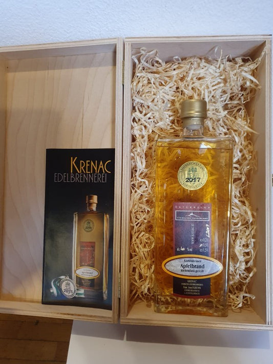 Krenac Geschenksbox aus Holz samt 1 x 0.5 Liter Apfelbrand im Eichenfass